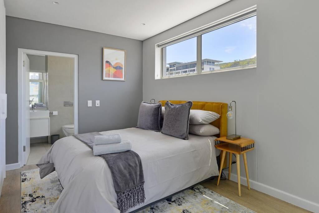 Skylar - The Sentinel Apartment *
